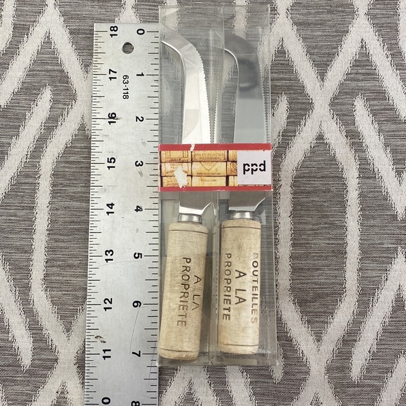 Wine Cork Cheese Knife Set NWT (not actual cork) - Picture 3 of 3